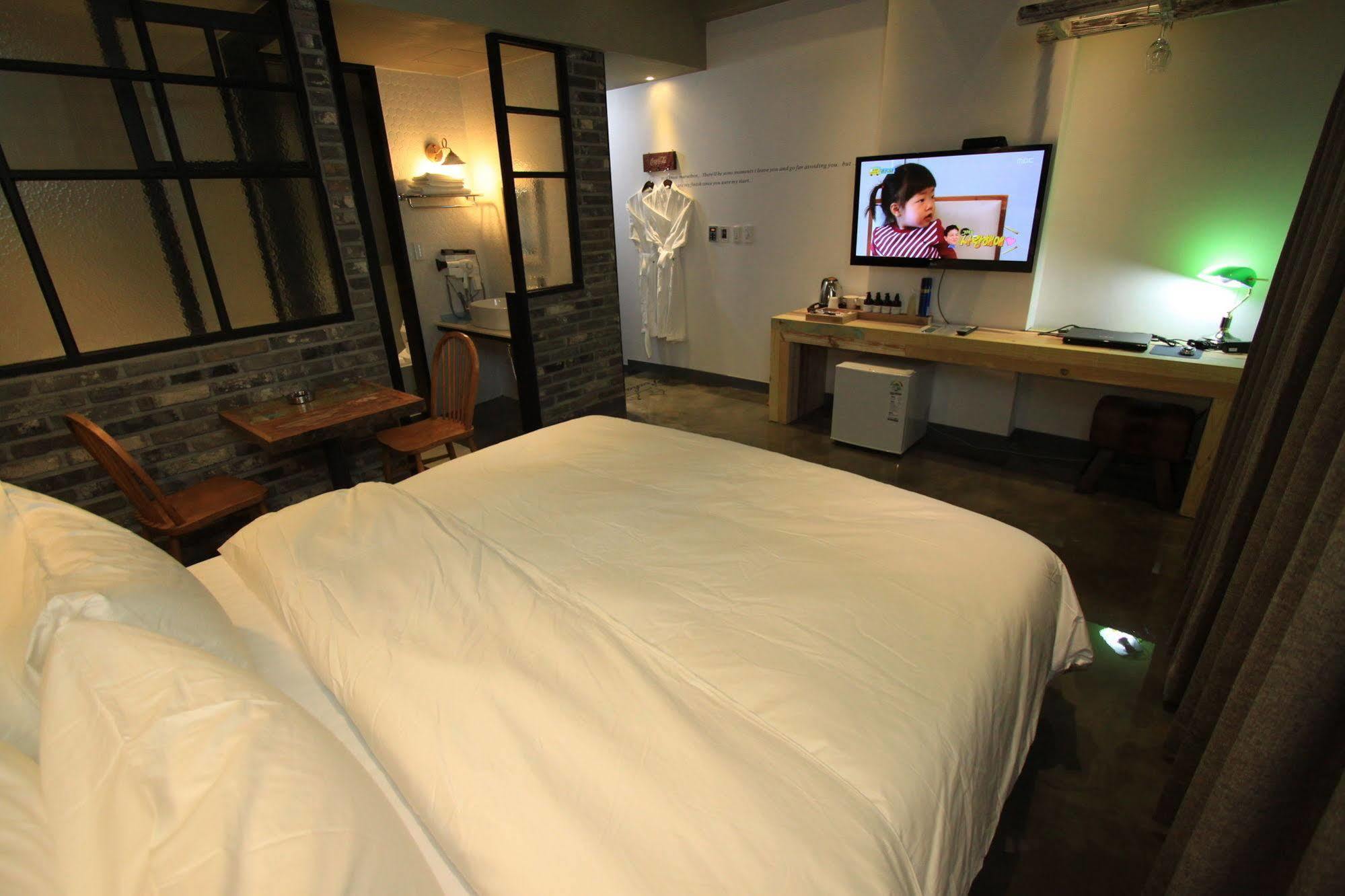 Hound Hotel Changwon Exterior foto